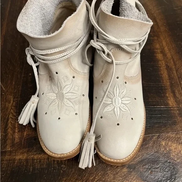 Musse & Cloud Kylie Tan Leather Embroidered Ankle Boots | Sz 9 - Picture 4 of 7